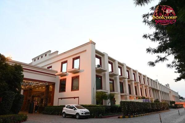 Escorts Service near The Ocean Pearl Retreat Hotel