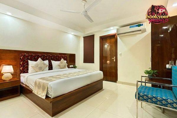 Escorts Service Near Hotel Emblem