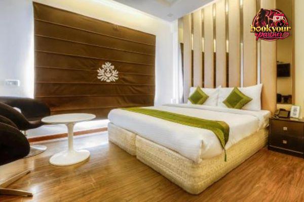 Escorts Service Near Hotel Gold Souk