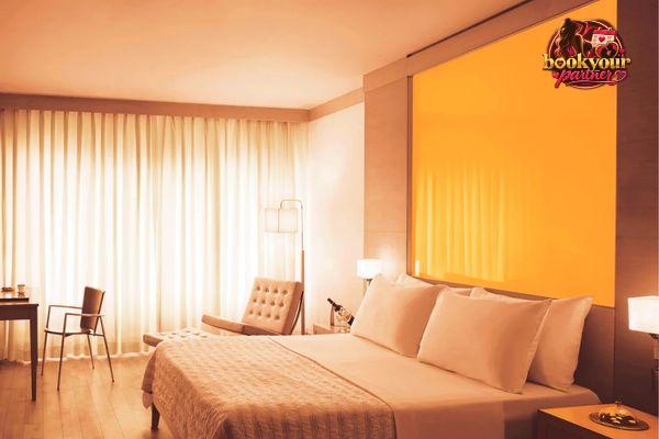 Escorts Service Near Hotel Le Meridien
