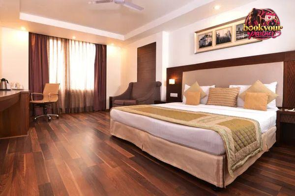 Escorts Service Near Hotel Le Roi