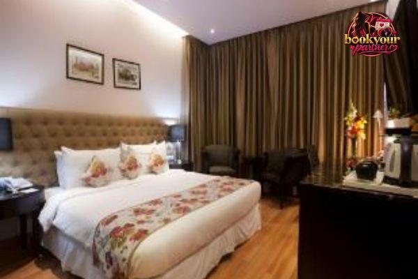 Escorts Service Near Hotel The Athena