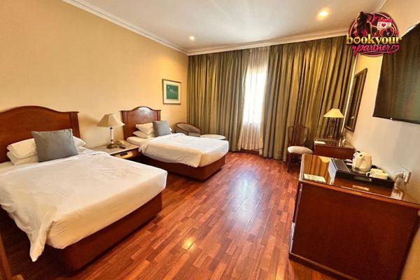 Escorts Service Near Hotel The Hans