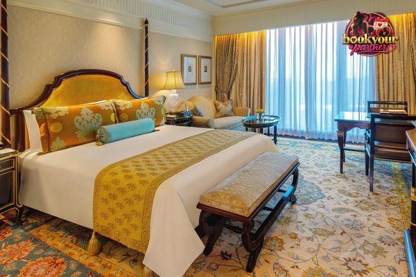 Escorts Service Near Hotel The Leela Palace