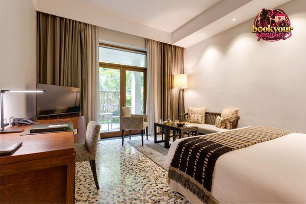 Escorts Service Near Hotel The Manor